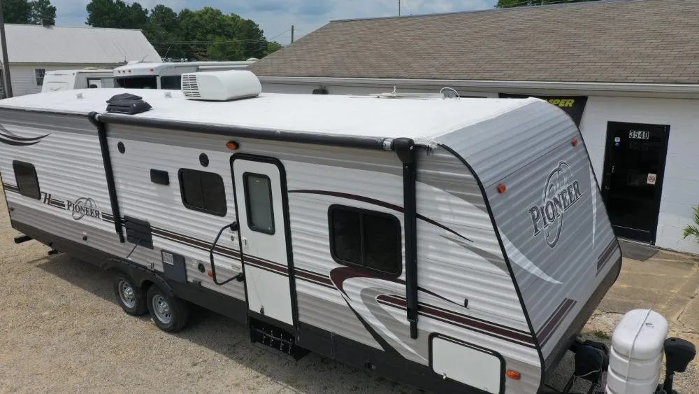 Slide of ET'S Camping & RV