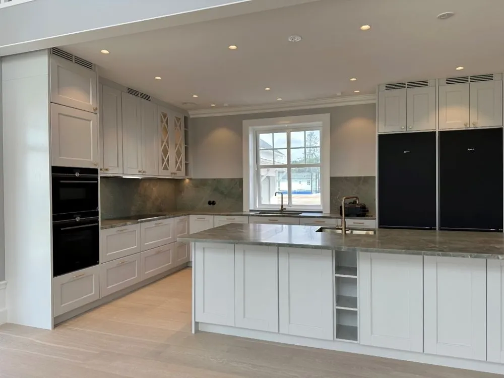 Slide of Expert Guys Construction