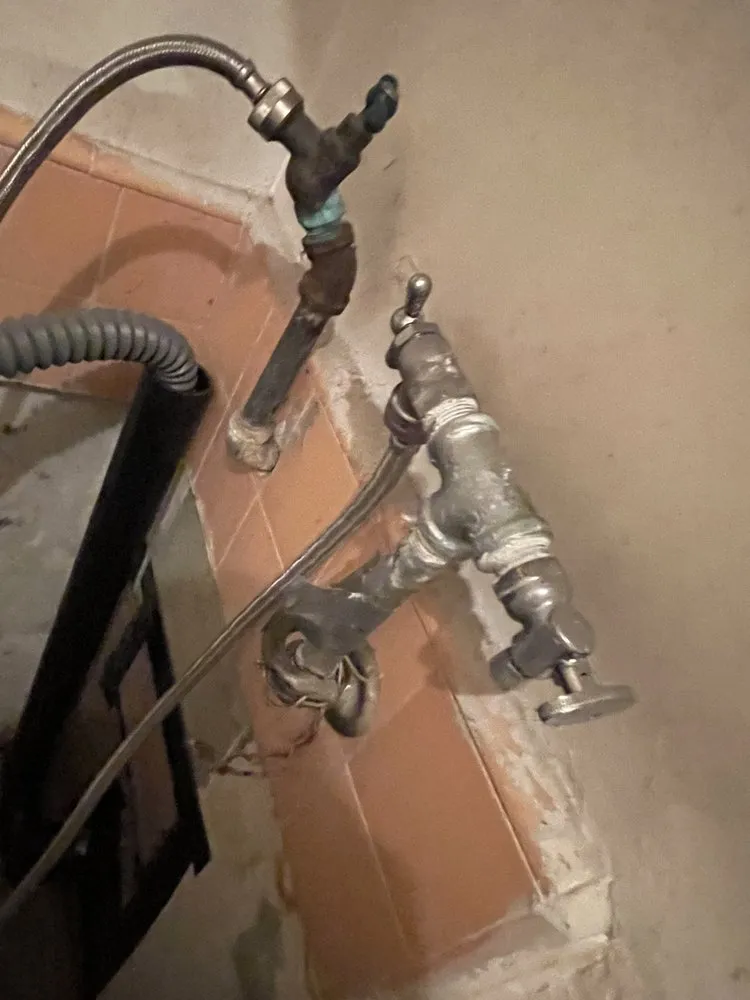 Emergency plumbing repair in Victorville, CA by Fen-Mor Plumbing and Rooter