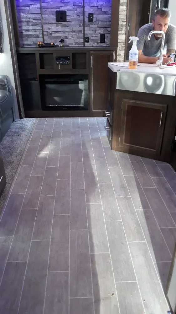 Slide of Fixin Dixon Mobile RV