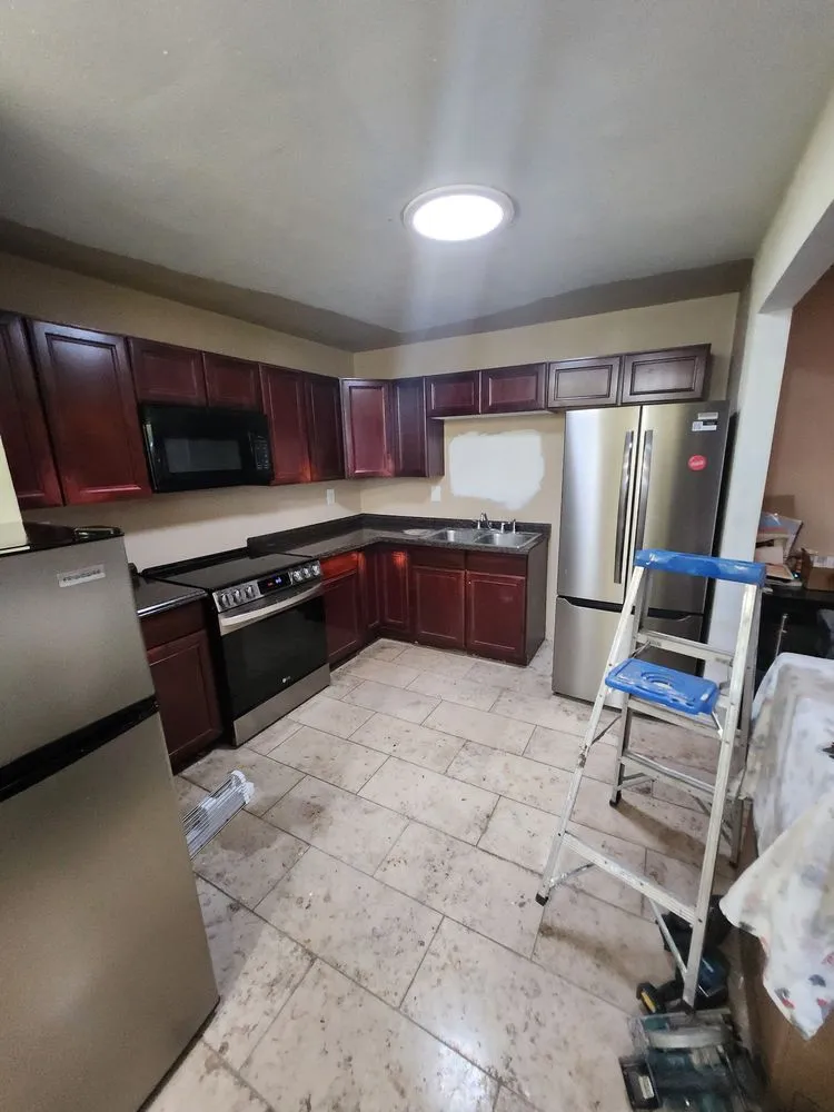 Slide of Flores Construction