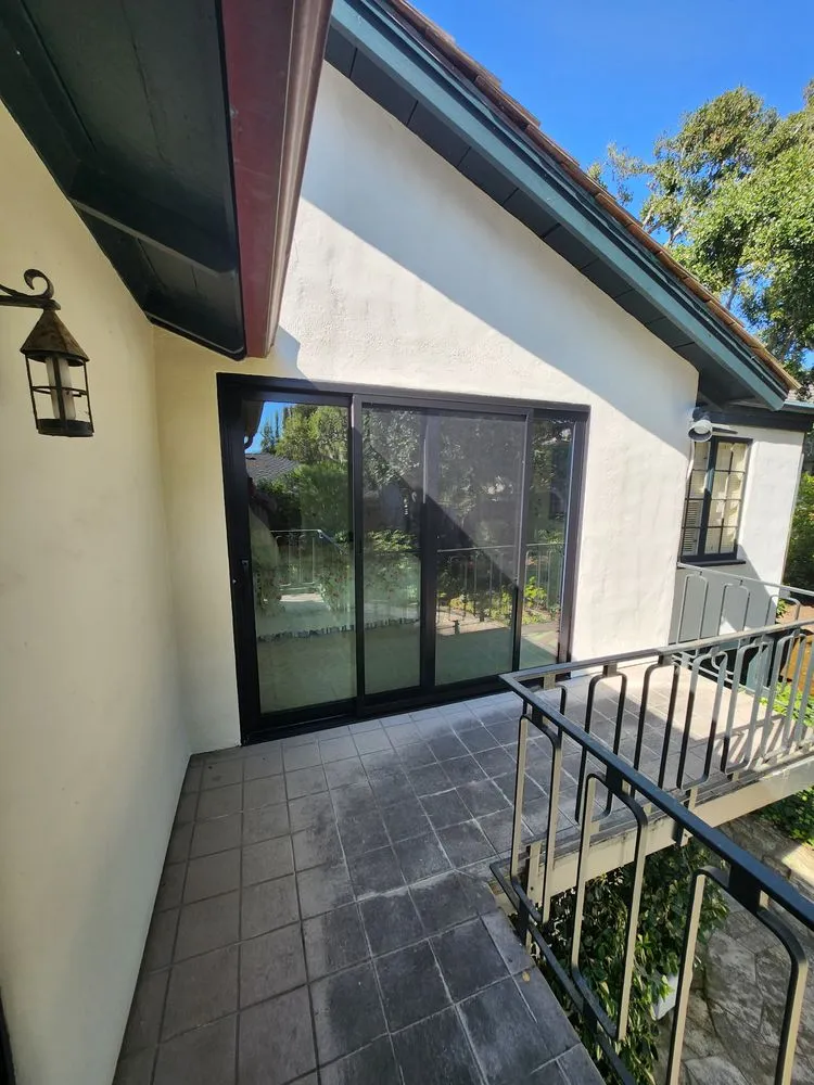 Slide of Flores Construction