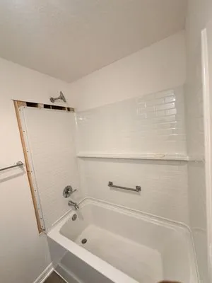 Flores plumbing Logo