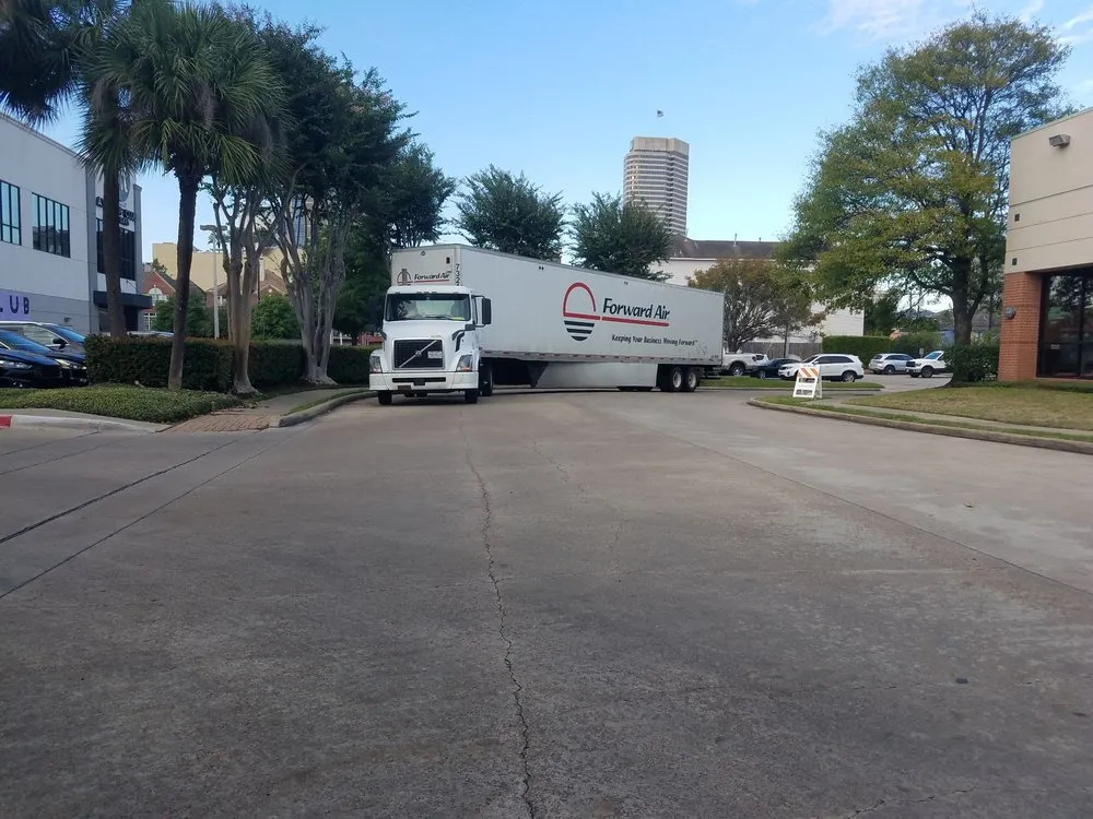 Slide of Forward Air Solutions