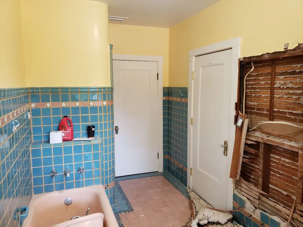 Slide of Frankie the Handyman