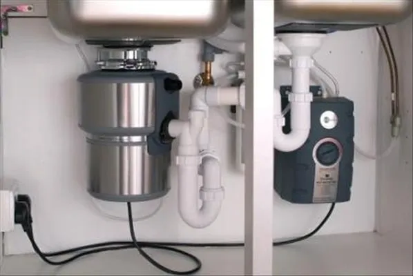 Garbage Disposal Paramedics Logo