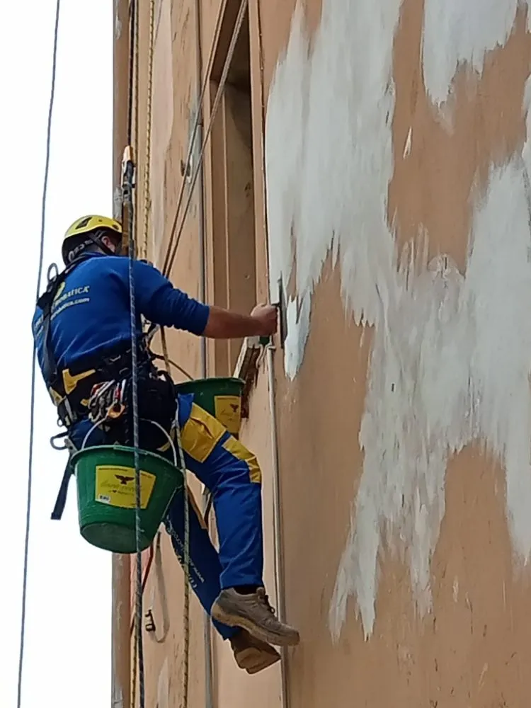 Slide of Gianlu Handyman