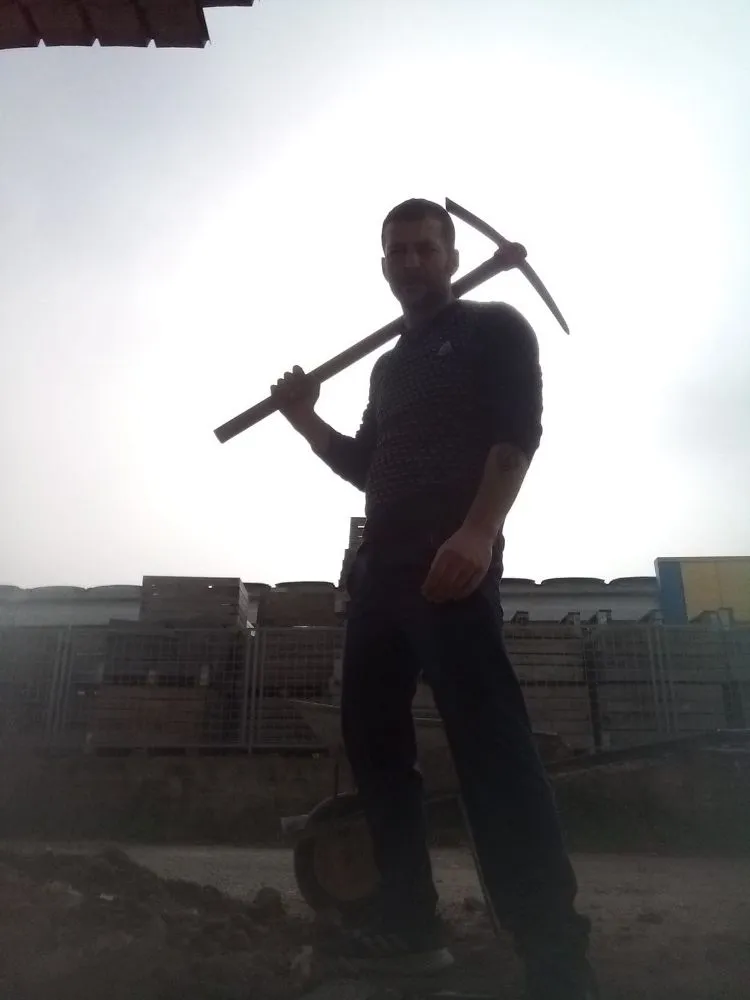 Slide of Gianlu Handyman