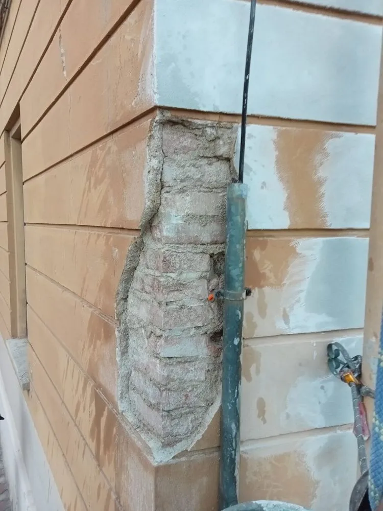 Slide of Gianlu Handyman