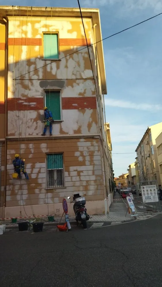 Slide of Gianlu Handyman