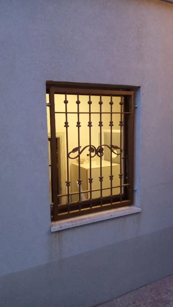 Slide of Gianlu Handyman