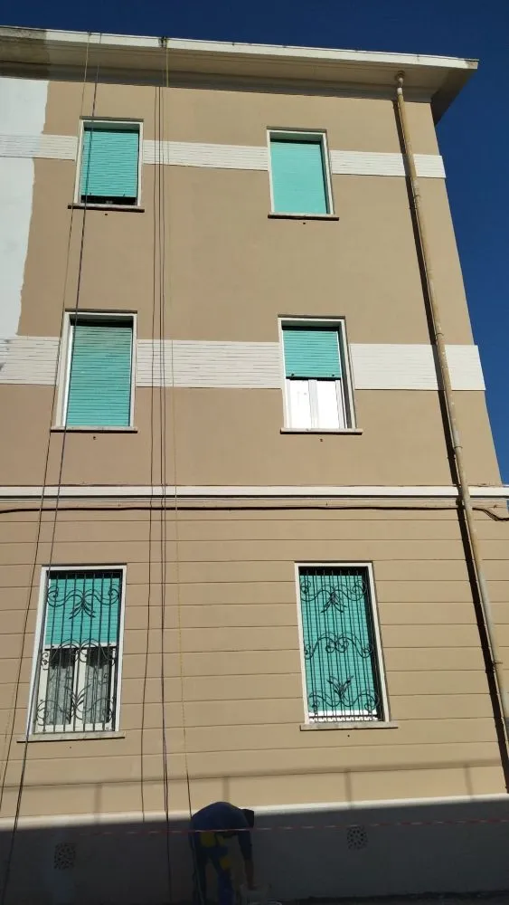 Slide of Gianlu Handyman