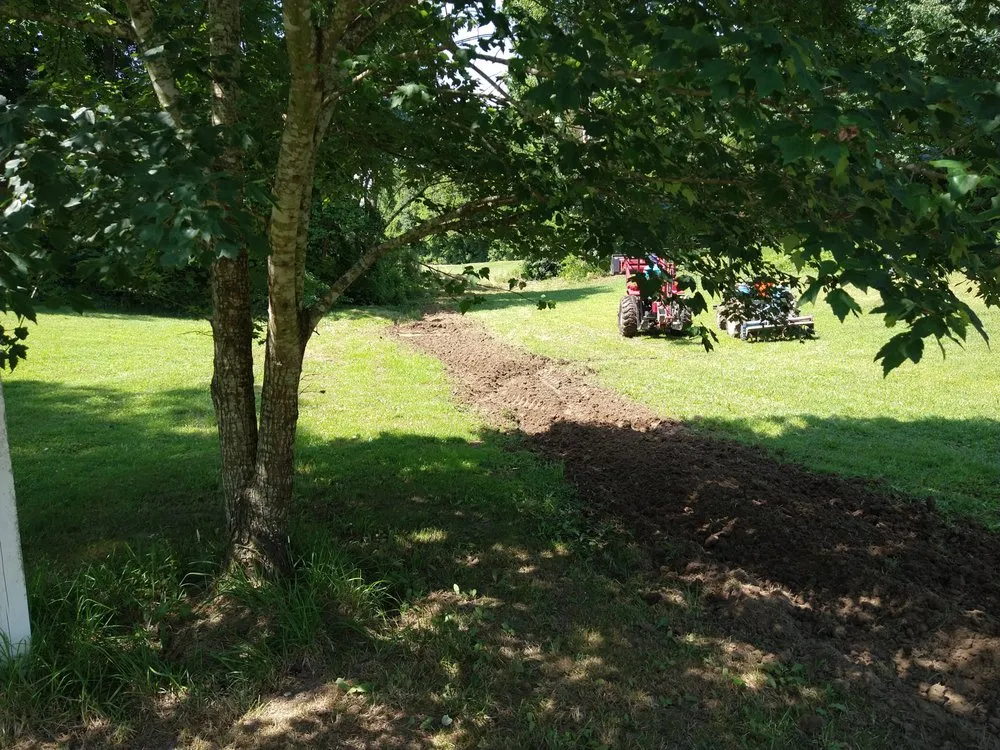 Slide of Gilco's Handy Services and lawn maintenance