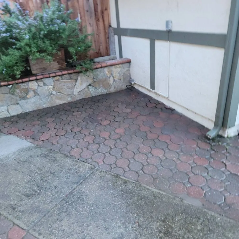 Slide of Gio's Handyman Solutions