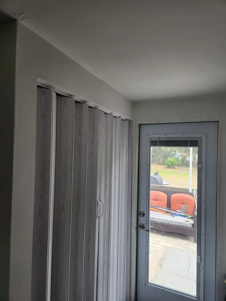 Slide of Groero Handy & Landscape