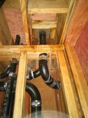 H Plumbing service Logo