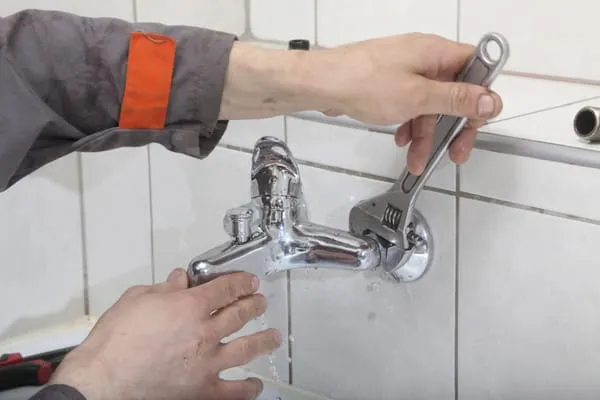 Hackett Plumbing & Remodel Logo