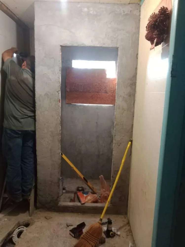 Slide of Handy Jay's