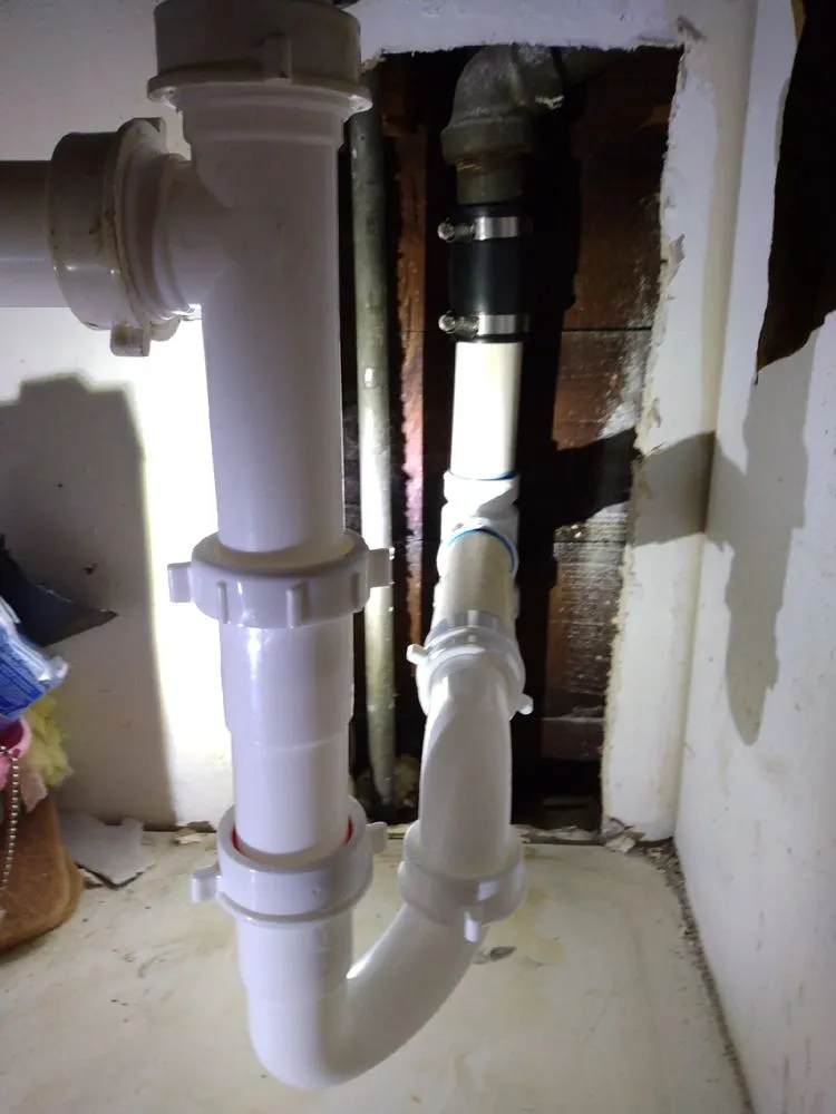 Trusted water heater service in Bakersfield, CA by Handy Plumbing Services