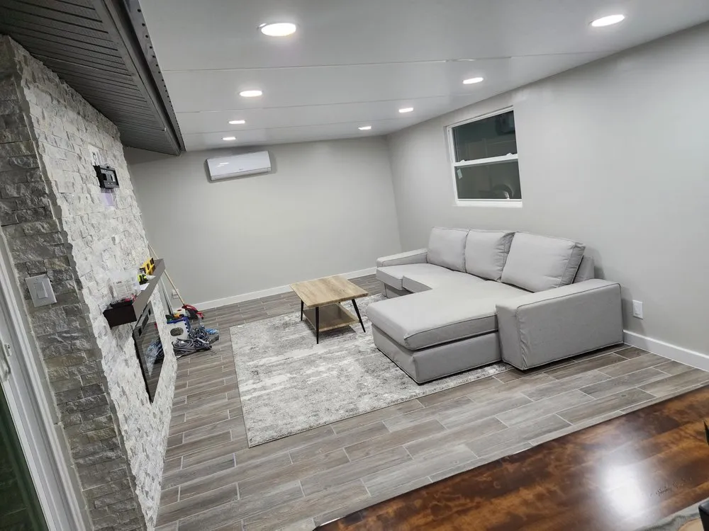 Slide of Handy Power Services