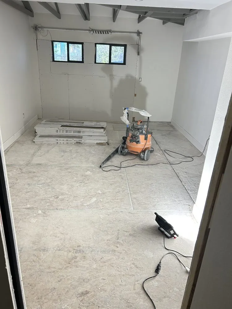 Slide of HandyJoe Austin