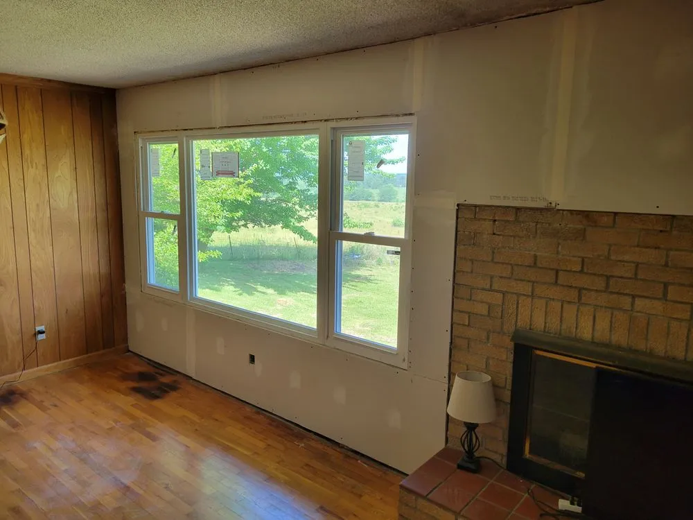 Slide of Handyman Kyle Duffey