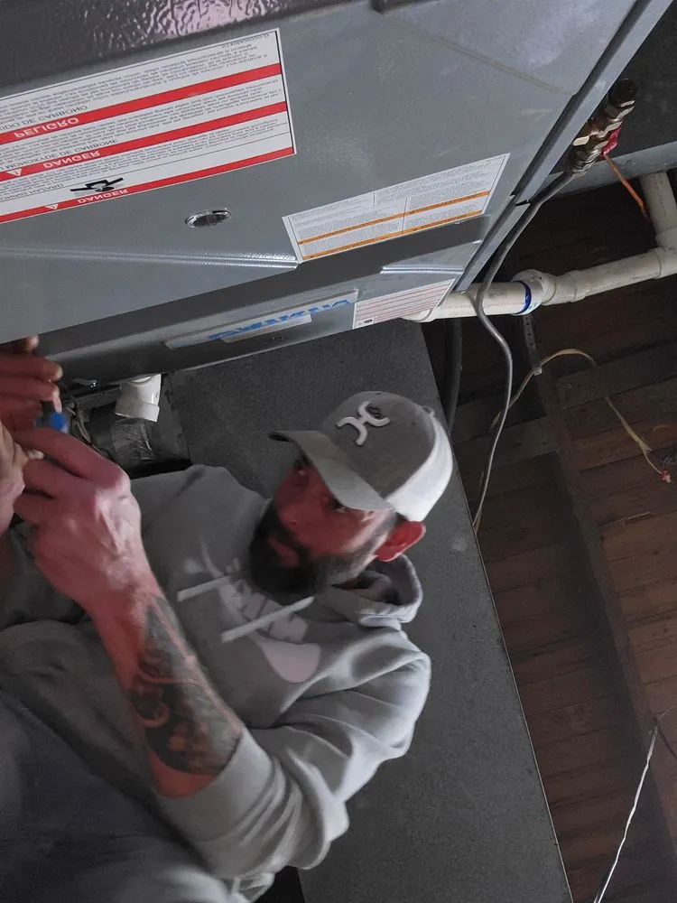 Slide of Handyman Kyle Duffey