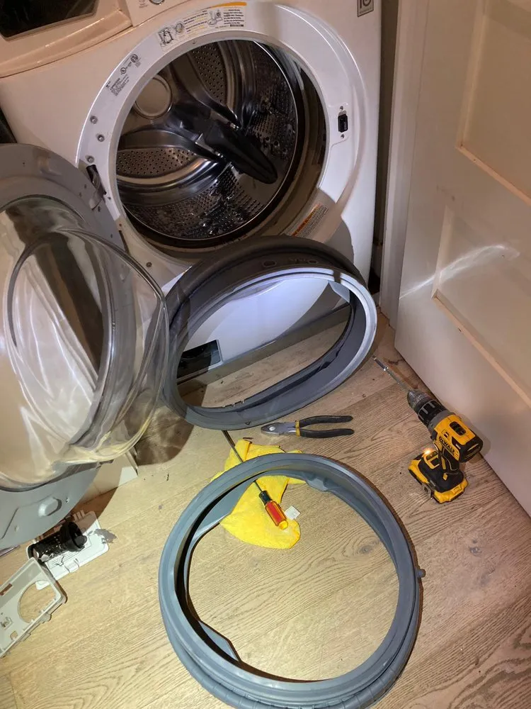 Slide of Handyman Neto