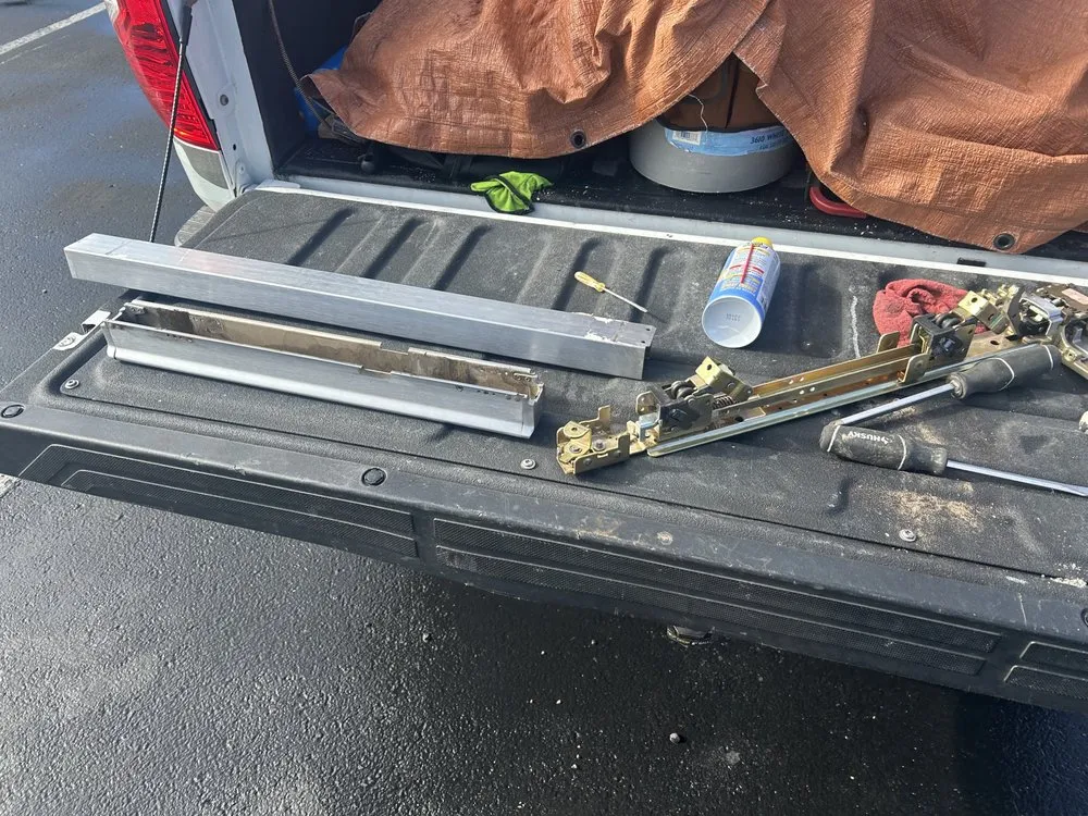 Slide of Handyman services by Abel Cruz