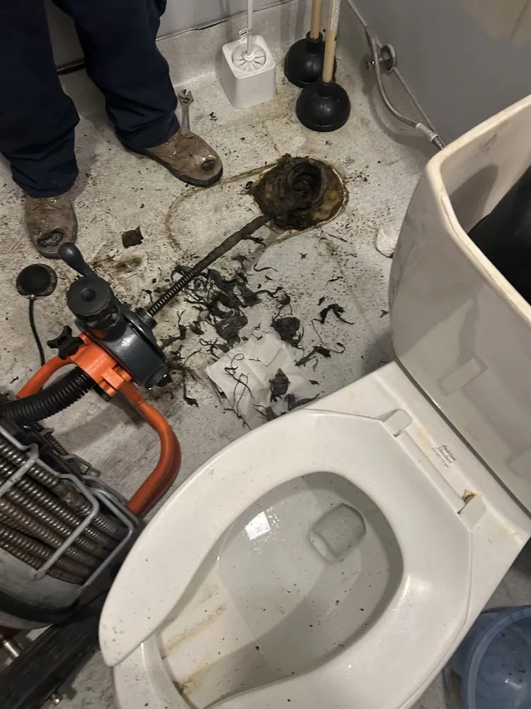 Slide of Handyman services by Abel Cruz