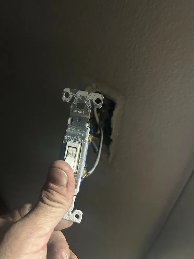 Slide of Handyman services by Abel Cruz