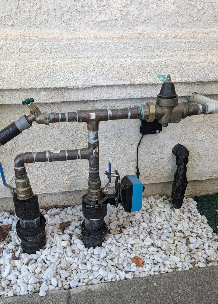 Slide of HandyMax Solutions