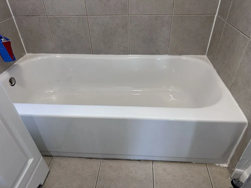 Slide of Handywolf Bathtub reglazing