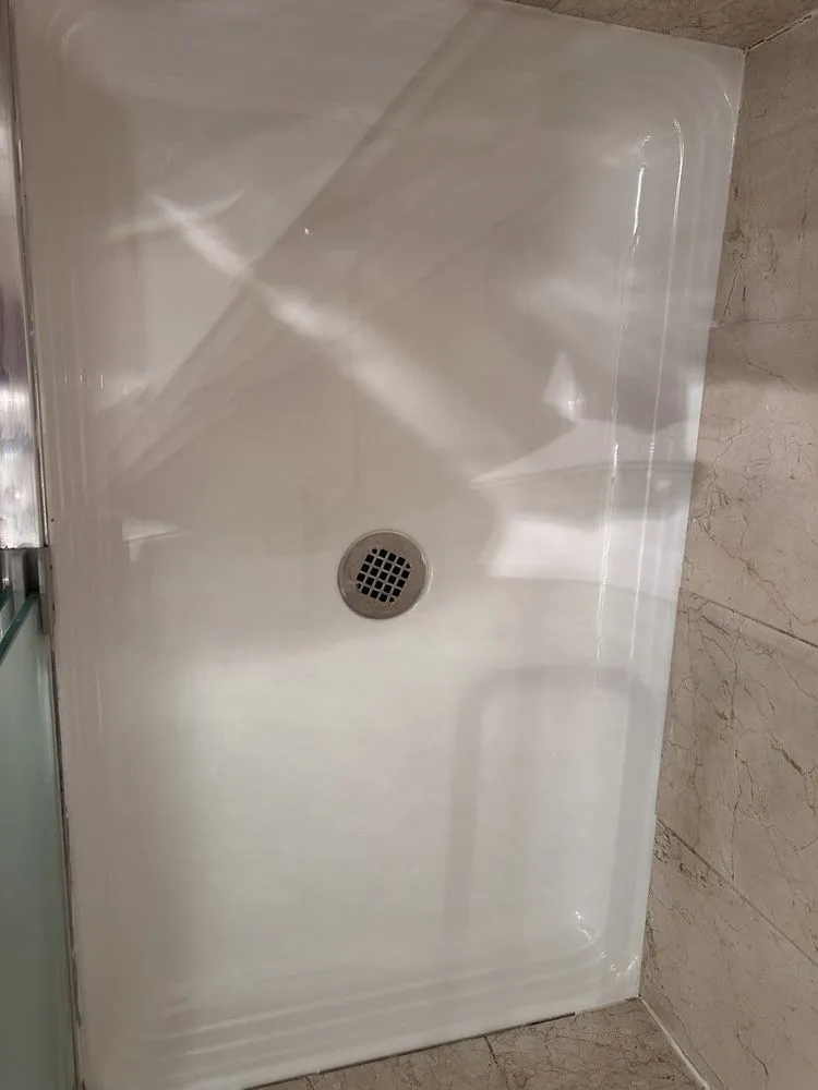 Slide of Handywolf Bathtub reglazing