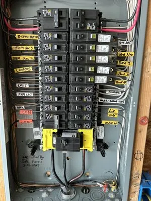 Harris construction Logo