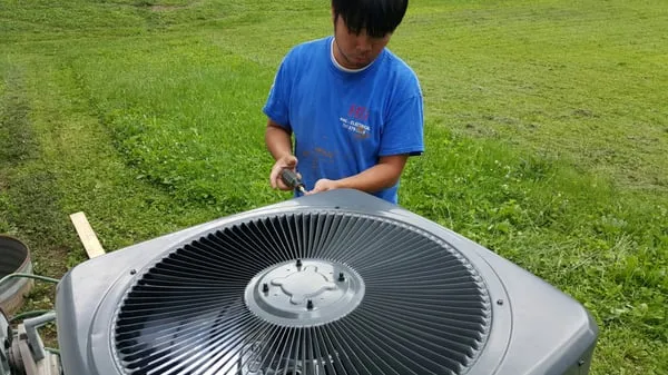 HD Contractor Service Logo