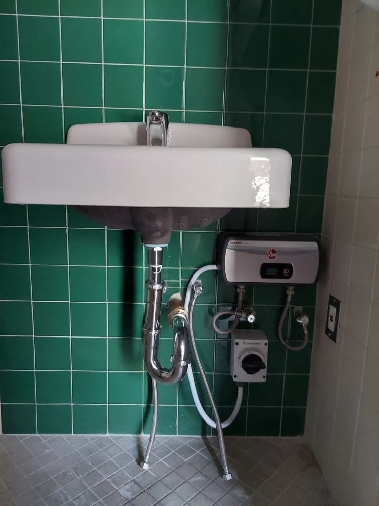 Slide of HDZ Plumbing