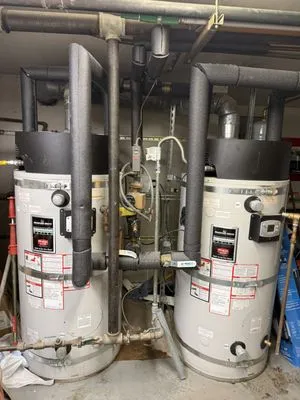 Hemi's Plumbing Service Logo