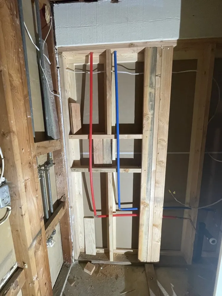 Affordable plumbing repair experts serving La Habra, CA - Henrys Handyman Services