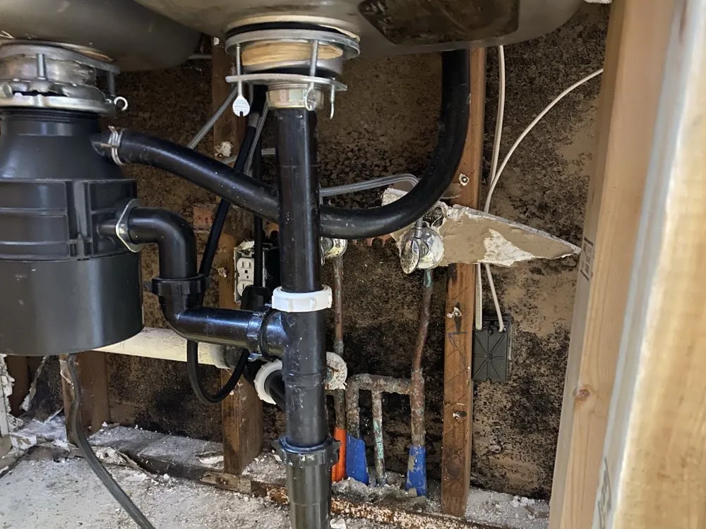 Affordable emergency plumbing experts serving La quinta, CA - Henrys Leak Repair And Water Restoration Services