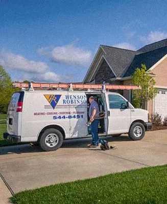 Henson Robinson Company Logo