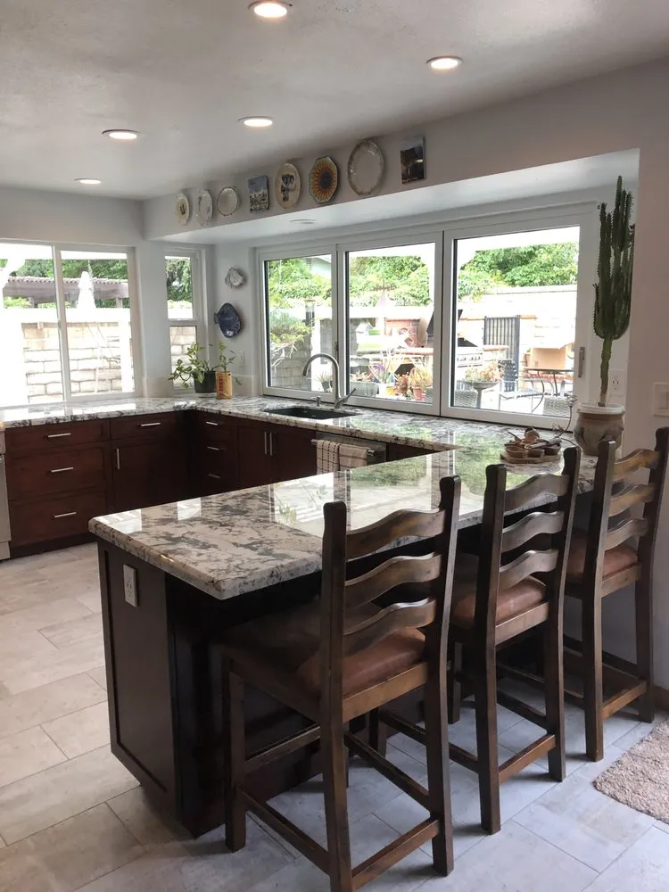 Professional emergency plumbing experts serving Valencia, CA - Here's How Construction