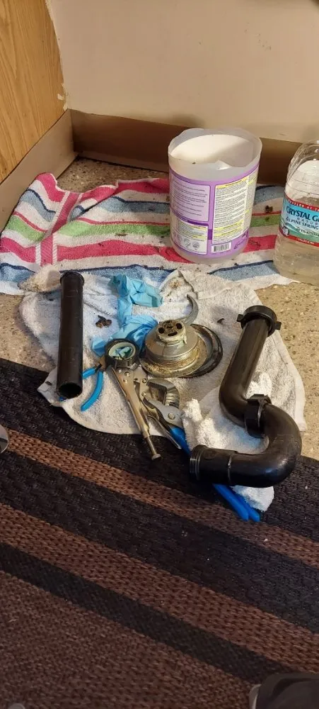 Top-rated pipe repair in New Haven, CT by Hessi's Handy Services