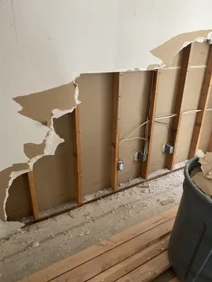 High Roller Painting & Remodelling Logo