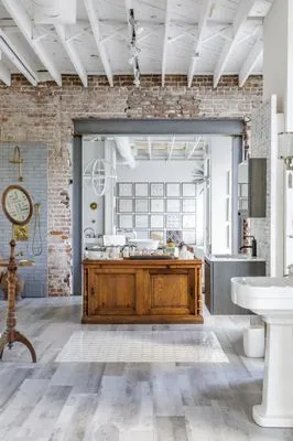 Hollingsworth Showroom Logo