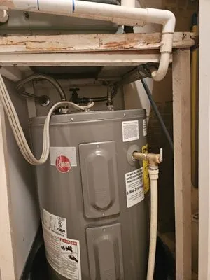 Home Town Handyman Logo