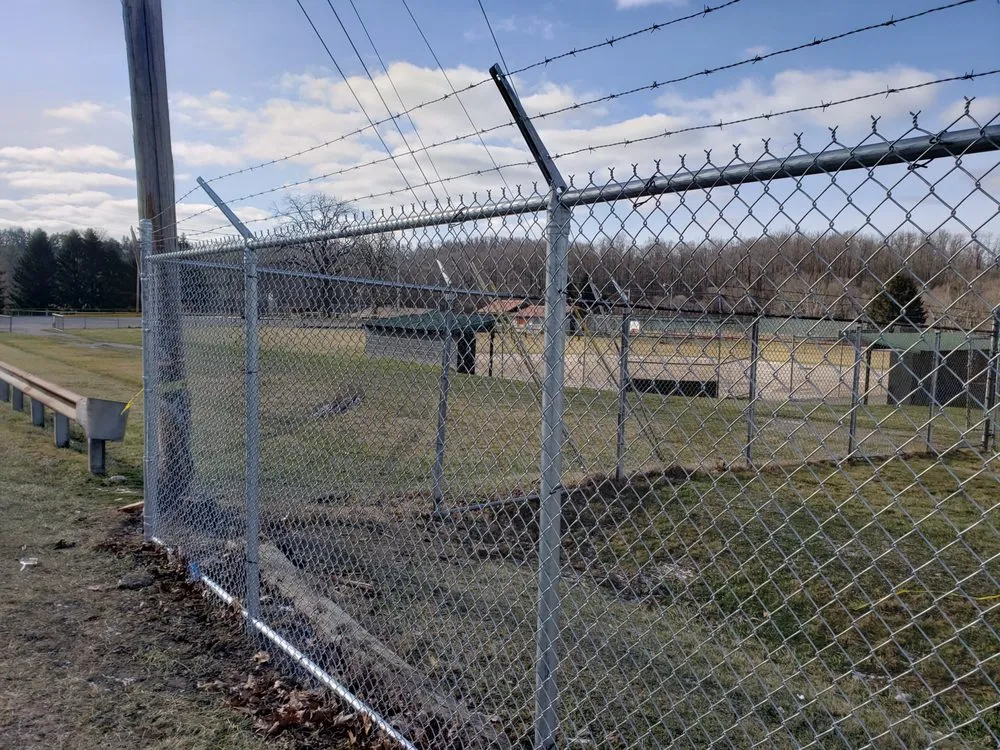 Slide of HR Fencing and Contracting