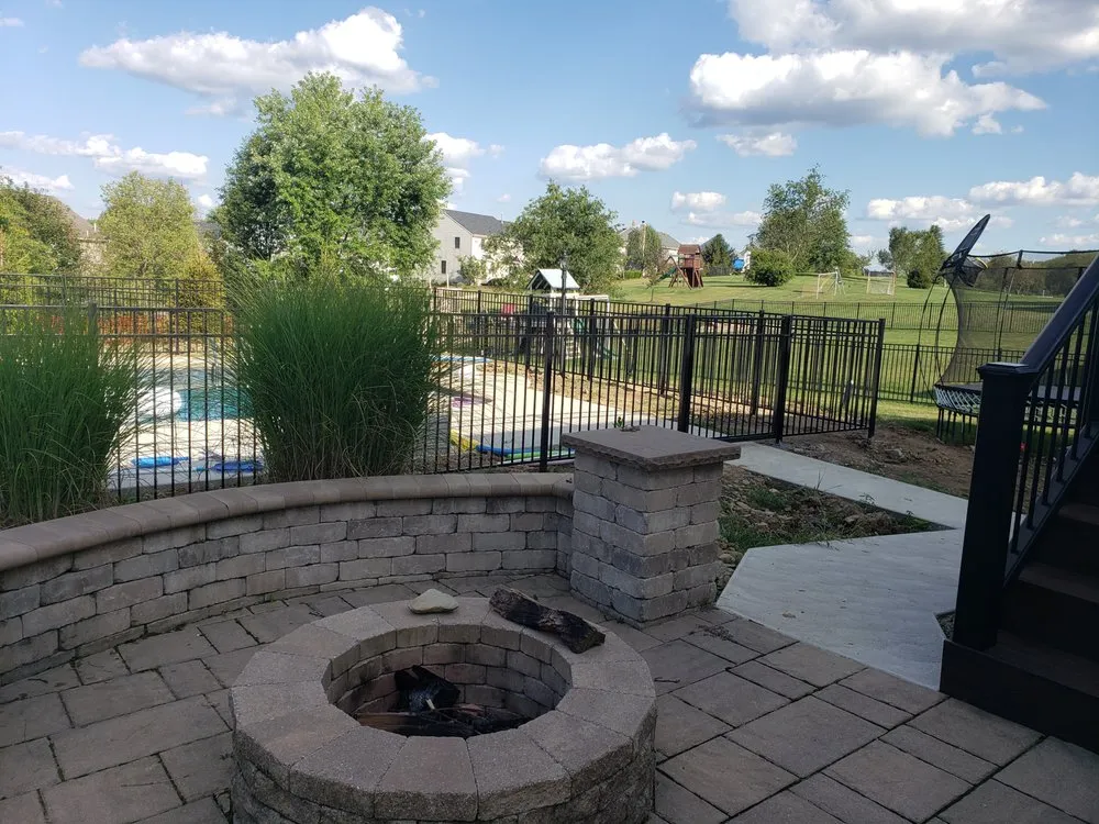 Slide of HR Fencing and Contracting