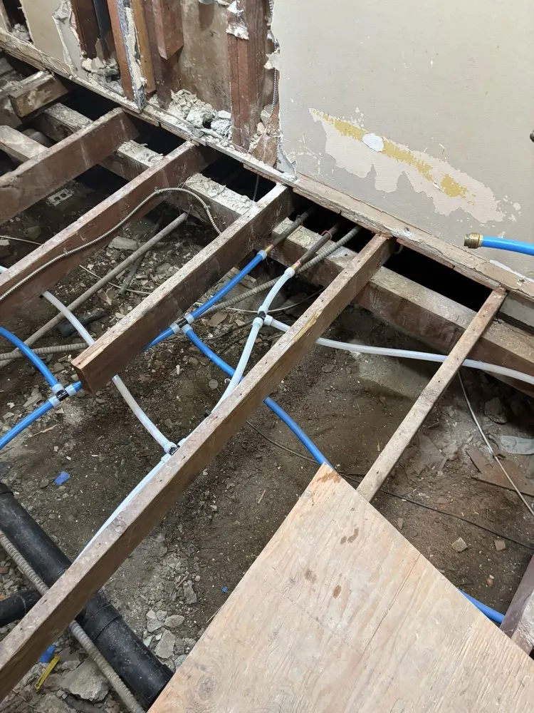 Emergency plumbing repair for homes in Reseda, CA by Hta Plumbing