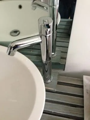 Hummin Plumbing Logo